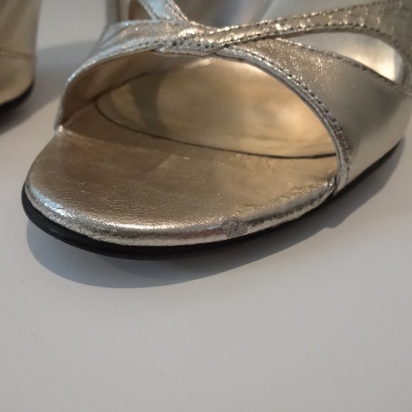 Guess Vincenza Gold Heels - Picture 5 of 8